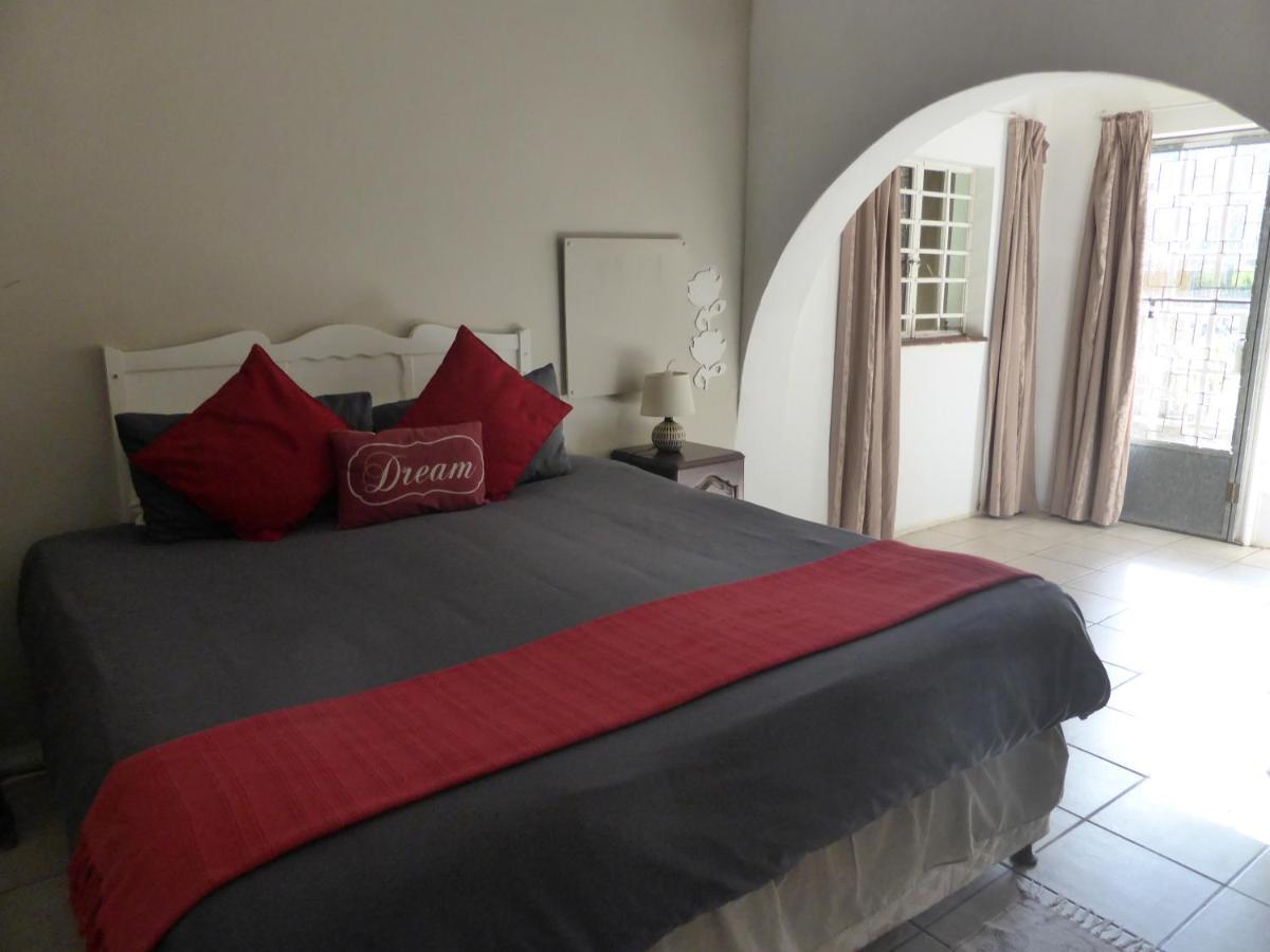 Orange Elephant Backpackers Hostel Адо Екстериор снимка