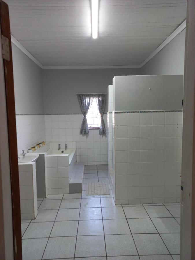 Orange Elephant Backpackers Hostel Адо Екстериор снимка
