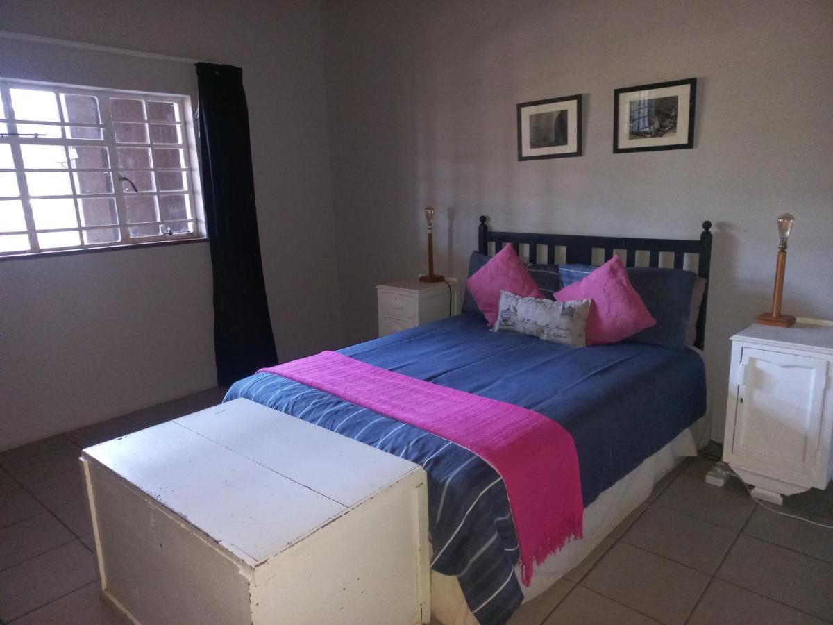 Orange Elephant Backpackers Hostel Адо Екстериор снимка